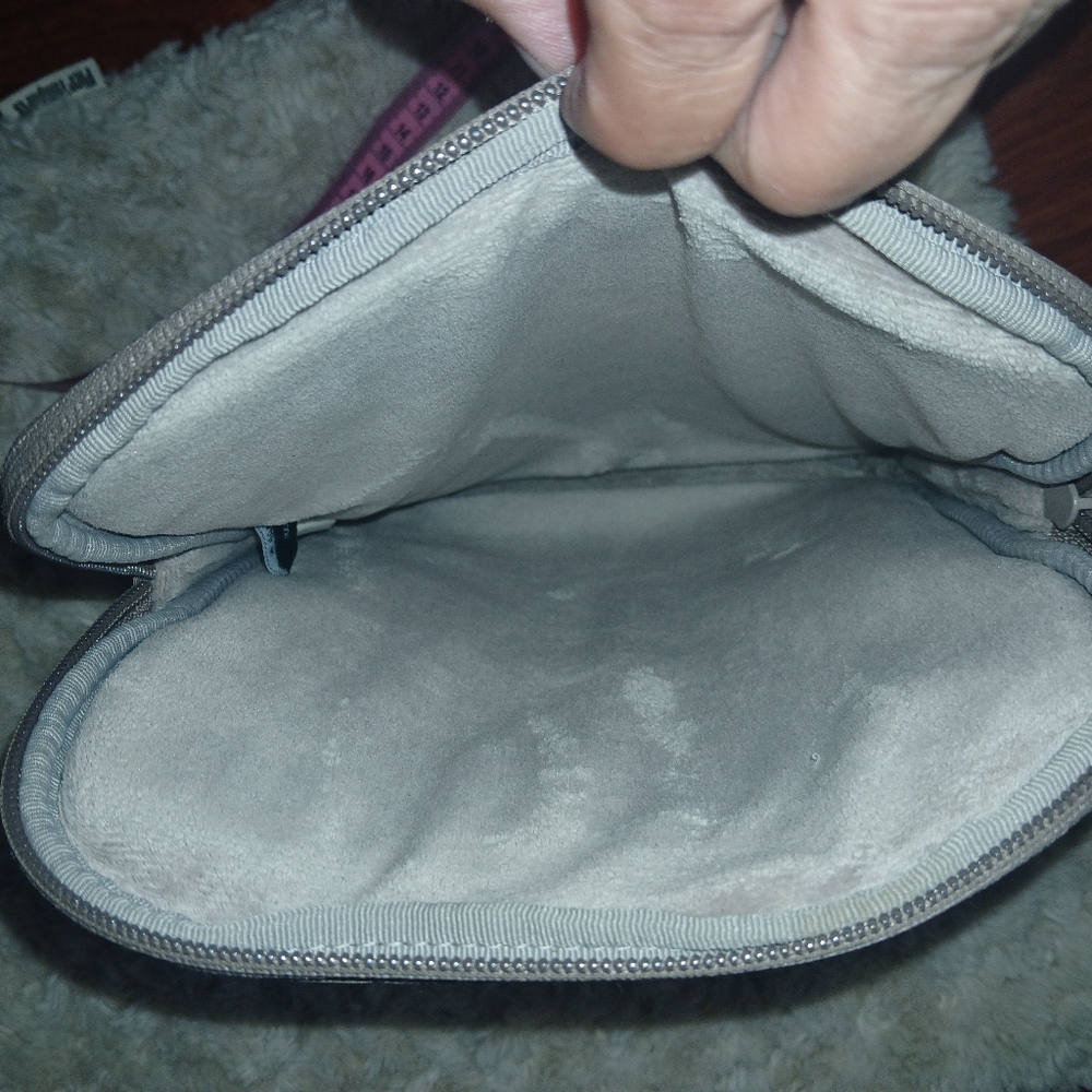 💎 Marc by Marc Jacobs Quilted Tablet Sleeve in Gray Taupe Padded - Picture 2 of 7